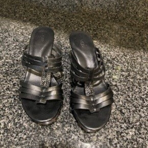 UGG MATTIE SANDALS - Picture 7 of 7